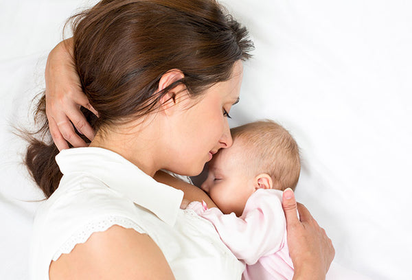 Tips for breastfeeding and pumping while travelling